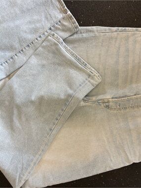Levi's Women's Straight Jeans in Light Blue Wash